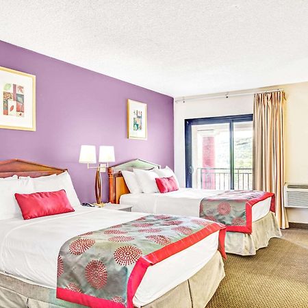 Ramada By Wyndham Rockaway Hotel Kültér fotó