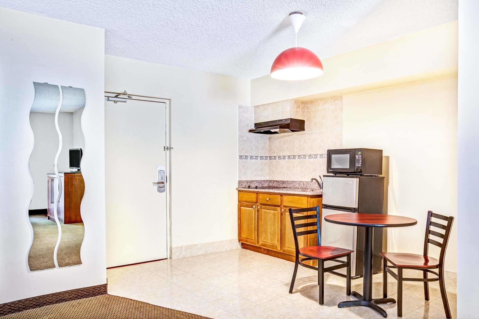 Ramada By Wyndham Rockaway Hotel Kültér fotó
